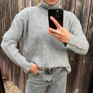 Great condition H&M sweater in deep gray color, size S.